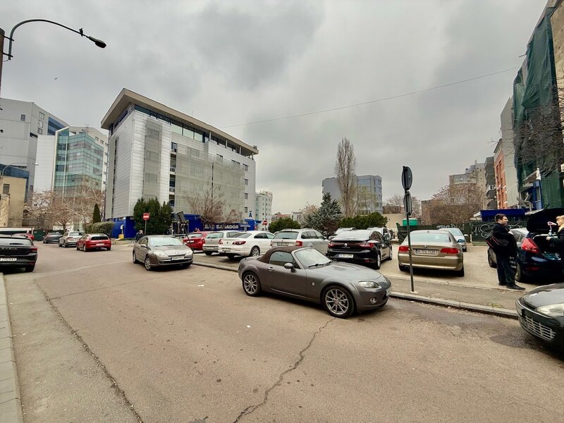 Victoriei, vizavi de Sanador, teren 420 mp, POT max= 70%, CUT max=3.0m