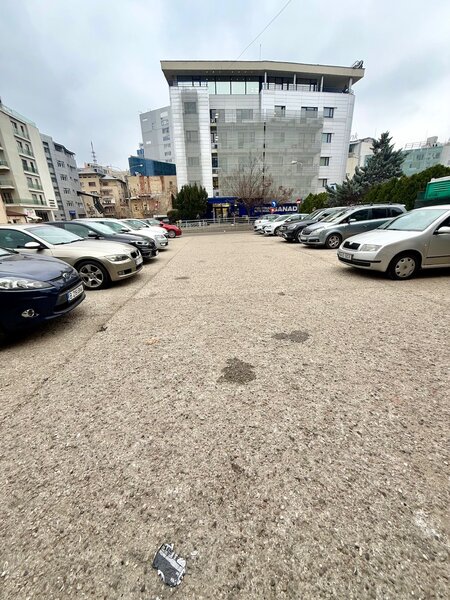 Victoriei, vizavi de Sanador, teren 420 mp, POT max= 70%, CUT max=3.0m