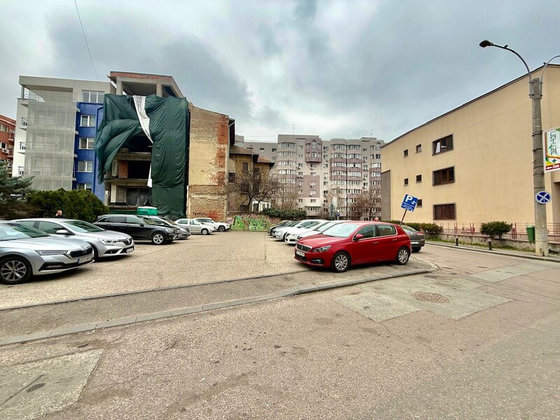 Victoriei, vizavi de Sanador, teren 420 mp, POT max= 70%, CUT max=3.0m